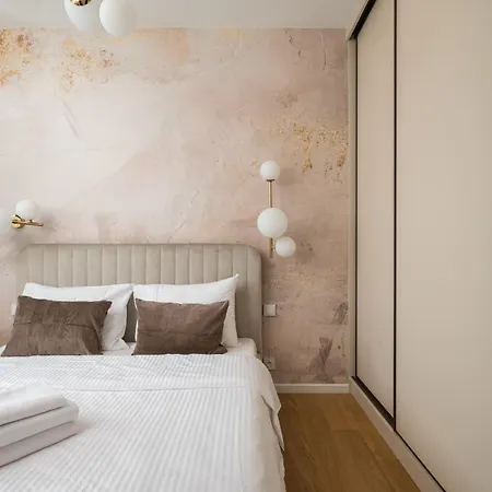 Jerozolimskie Modern By Bookinghost Warschau