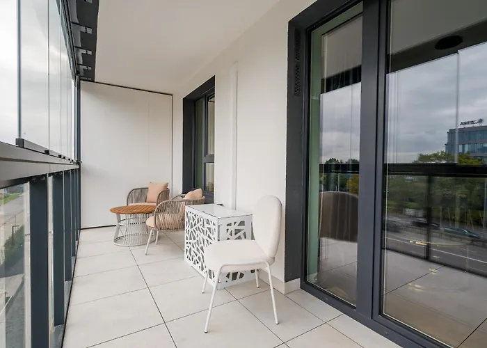 Jerozolimskie Modern By Bookinghost *